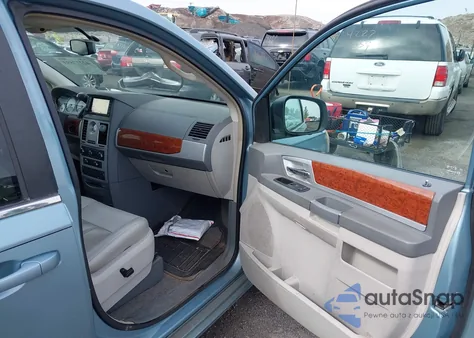 2009 Chrysler Town & Country Touring z USA, uszkodzony, nr VIN 2A8HR54189R607171